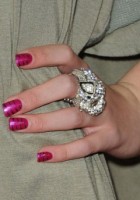 3_1_Bella_Thorne_1.jpg