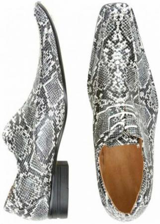 poze Costume ginere si accesorii